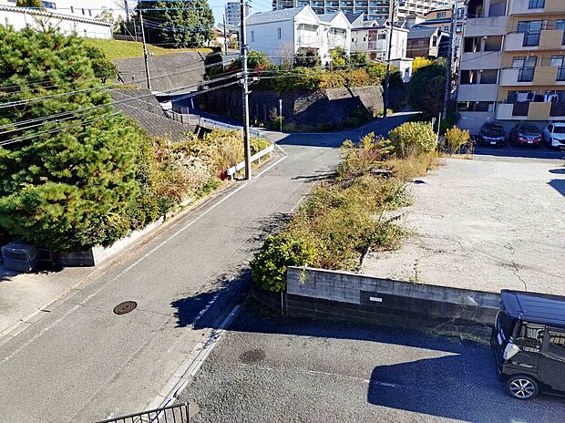 四季を通じて自然と触れ合えるスポットが、周辺には盛りだくさん！
お散歩やジョギング、週末はご家族での遊びに最適な環境です。