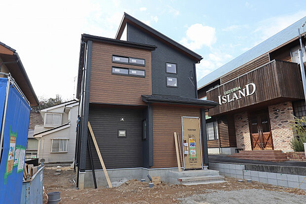 外観写真（足場解体）　