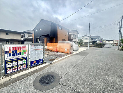 1号棟　前面道路含む現地写真