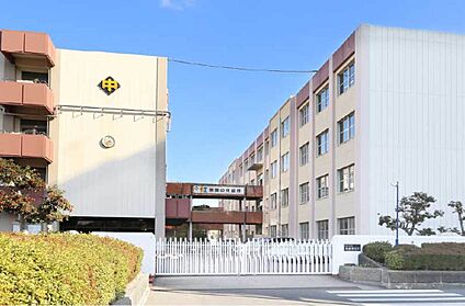 高松市立太田中学校  約1,040m（1号地）～約1,100m（11号地）(徒歩13分～14分)