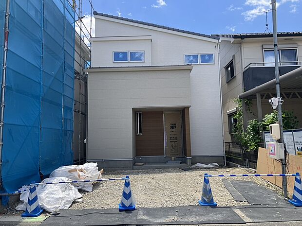 【C棟　外観】
庭スペースのある５LDＫ。駐車３台可能です。人気の苅安賀エリアにゆとりある住宅が誕生。