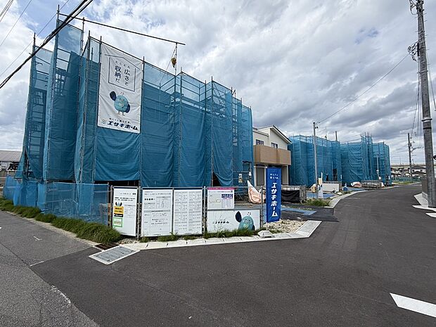 【現地写真】
世代を超えて住み継げる、長期優良住宅認定+住宅性能評価取得。JR東海道本線「稲沢」駅まで自転車約10分のロケーションです。