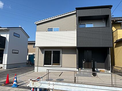 【前面道路含む現地写真】