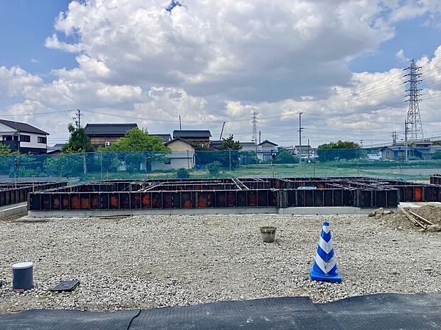【【B棟　現地写真】】お子様は好奇心がいっぱい。外で遊んだり、地域の人との交流があったり、開明児童館徒歩約8分、自転車約3分(約600m)に行ったり。そんなお子様の成長を支える周辺環境が充実。
