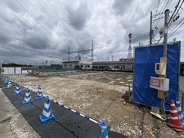 【【現地写真】】トップワン 岩倉店まで徒歩約9分、自転車約3分(約700m)の立地。営業時間は、1階9:00~21:00(2階は20:00まで)。急に「お弁当がいる」と言われても大丈夫!すぐに出向ける距離です。