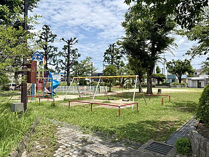 音羽公園 約900m(徒歩約12分　自転車約4分)