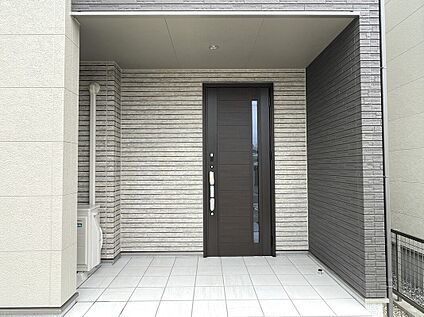 【M棟　玄関ポーチ】