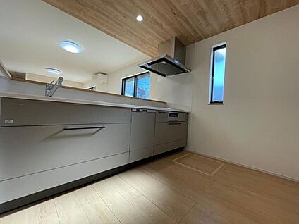 【B棟 キッチン】