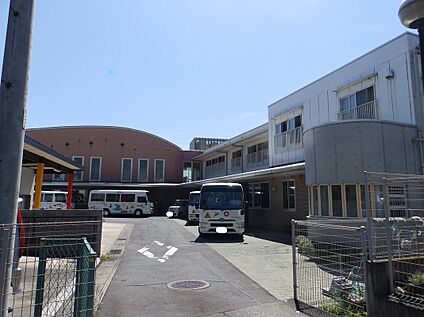 若葉第一幼稚園 約720m(徒歩約9分　自転車約3分)