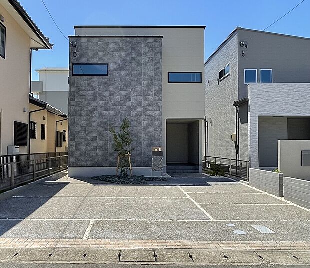 【【A棟　外観】】現地見学可能です。ぜひご家族で見学にお越し下さい。予約もHPから簡単にできます。