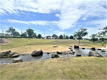 清流平和公園 約450m(徒歩約6分　自転車約2分)