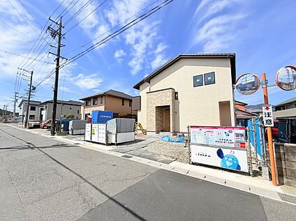 【前面道路含む現地写真】