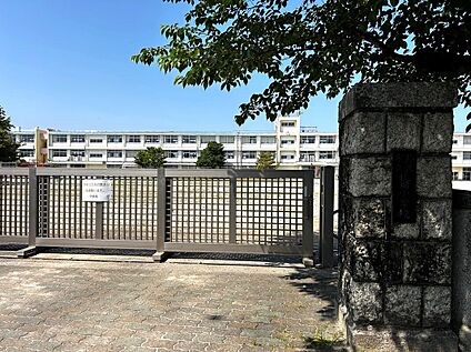 牧田小学校 約850m(徒歩約11分)