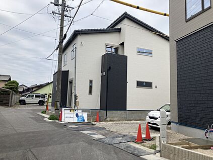 【前面道路含む現地写真】