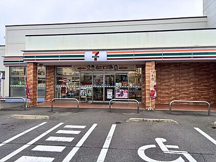 セブンイレブン知立八ツ田町 約260m(徒歩約4分　自転車約2分)