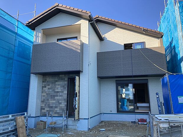 【【C棟　外観】】流行に左右されず、将来にわたって価値が継続する凛とした佇まい。おしゃれな雰囲気や自然の潤い、親しみやすさといった暮らしを豊かにしてくれる住空間です。