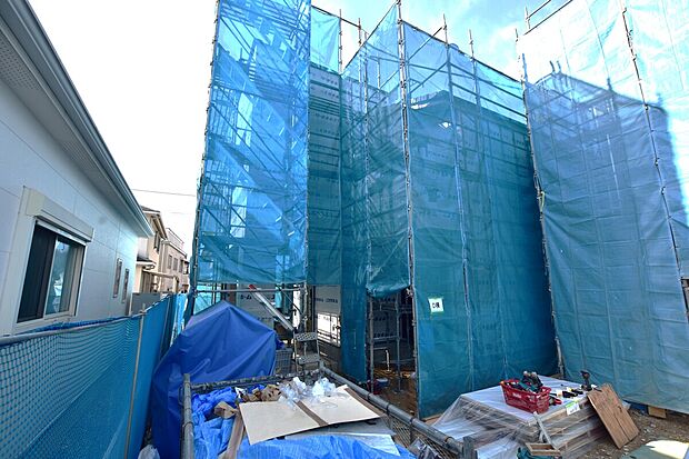 【【D棟 外観】】スタイリッシュでありながら温かみを感じる外観です。玄関ポーチにゆとりがあり、自転車やベビーカーも置けます。