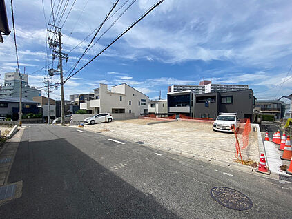 【前面道路含む現地写真】