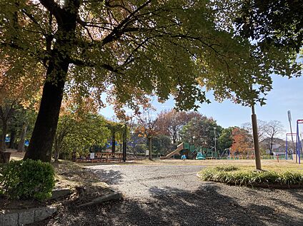 旭出公園 約350m(徒歩約5分　自転車約2分)
