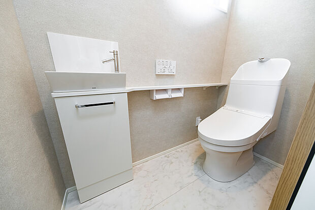 【1Fトイレ】TOTO製のトイレを採用!!