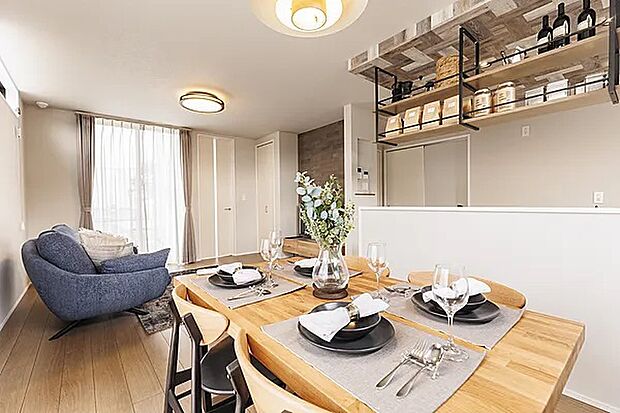 【【施工例】ダイニング】ここにはみんなが集い、食事と楽しい会話が始まる。そんな束の間の幸せを感じさせてくれる場所でありたい。