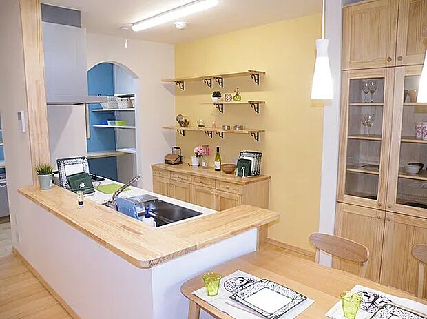 【 【施工例】キッチン】人気の対面キッチンは小さいお子様から目を離さずにお料理できるので安心です。