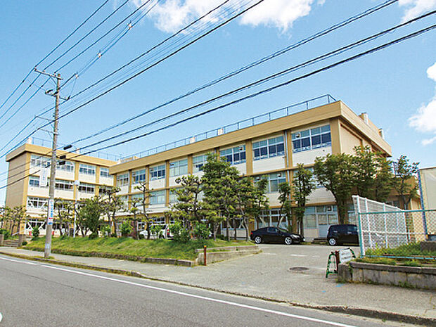 上山中学校(約920m)
