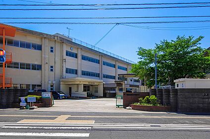551ｍ 広島市立深川小学校(徒歩7分)