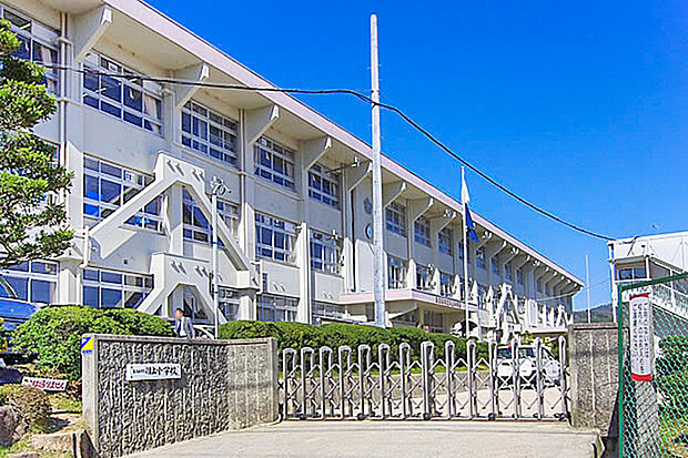 東広島市立川上小学校（約734m）
