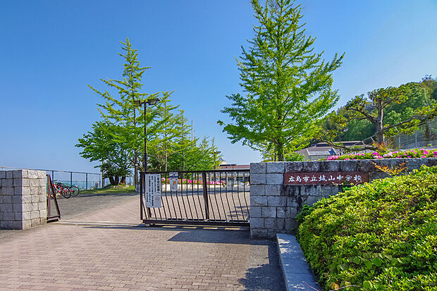 城山中学校（約1,400m）