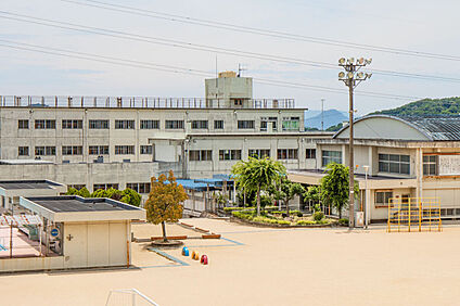 東浄小学校 470m(徒歩6分)