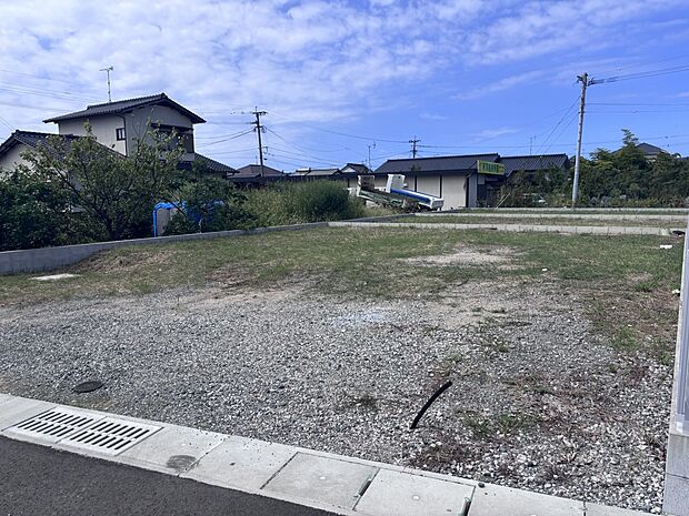 4号地　西側から撮影
175.35m2（53.04坪）
