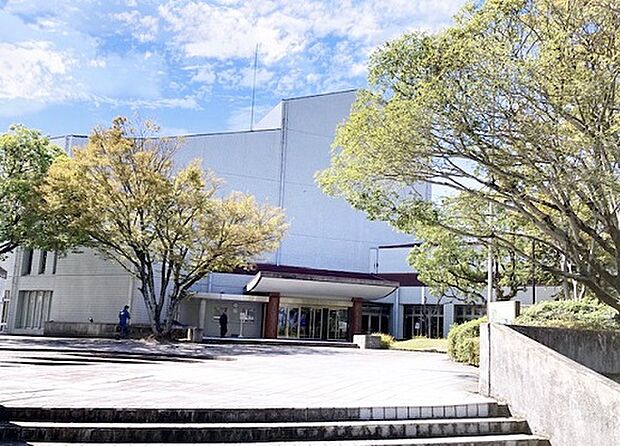 小郡市立図書館（約550m）