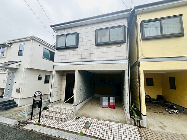 【【古屋あり】外観】周辺には複数の公園が点在し、緑あふれる自然環境の中で散歩や子どもの遊びも楽しめます。落ち着いた住環境と利便性が両立し、快適で安心して暮らせるエリアです。」