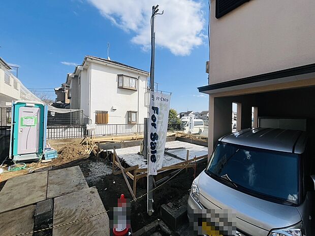 【外観】【建築中】これから住まいが形になっていく楽しみを感じられる物件。完成後は落ち着いた住環境に調和する住まいとなる予定です。