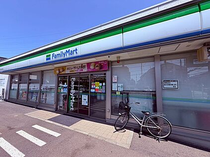 ファミリーマート 南大泉六丁目店 390ｍ(徒歩5分)