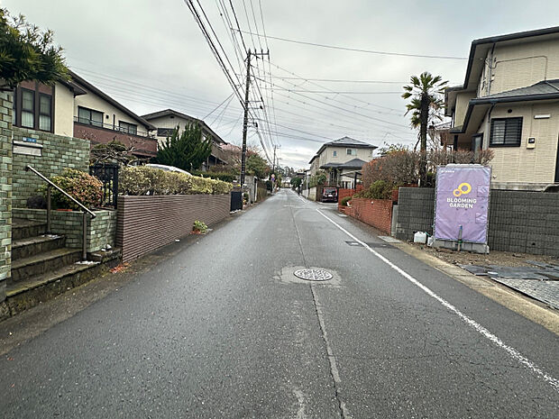 【現場写真12月14日撮影】　前面道路約6.5mで駐車ラクラク！公道につき権利関係もスッキリ！