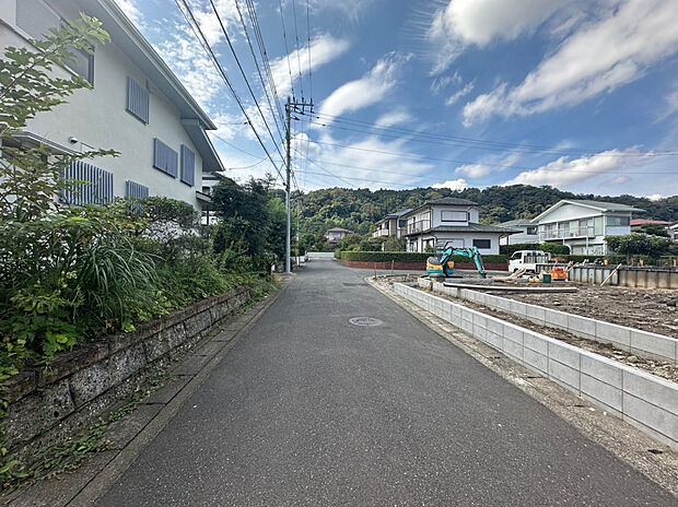 【【解体前現地写真】※7月下旬撮影】4LDK＋カースペース3台駐車可能で来客時にも安心です♪