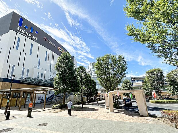 ららぽーと柏の葉(約2,610m)