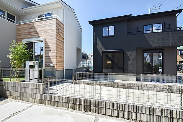 【現地外観写真】17・18号棟 外観(2025年8月撮影)※奥18号棟を販売中