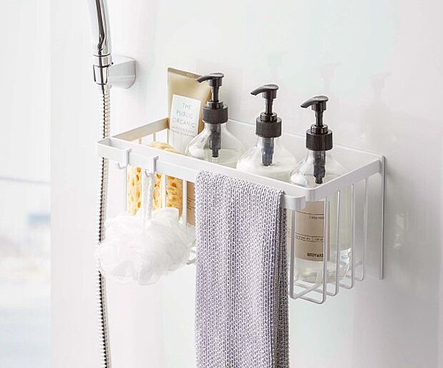 【マグネット対応パネル】鋼板製パネルなので、壁のお好みの位置にマグネットアイテムを取り付けることができます。シャンプーボトルやカミソリなどをサッと手に取れます。※マグネットアイテムは含まれません。