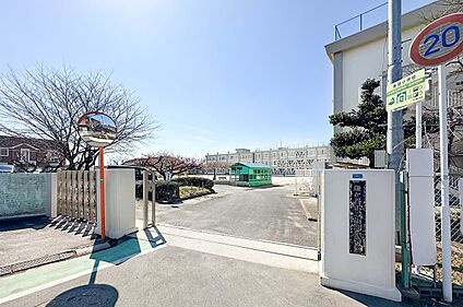 東部小学校 450m