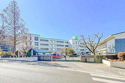 長崎小学校 620m