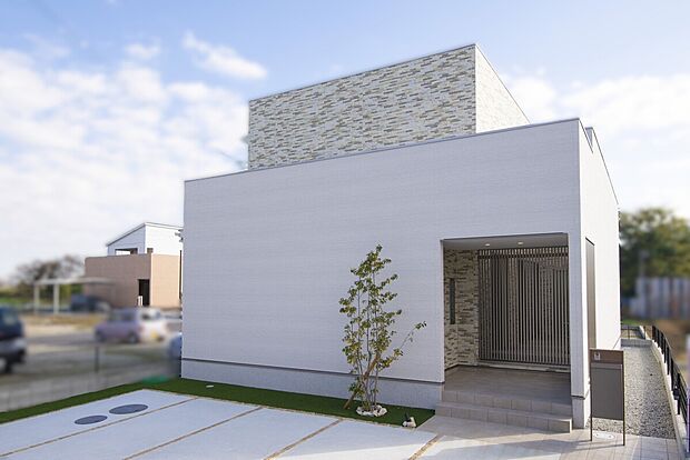 【見学可能 モデルハウス「ひかり庭の家」】実際の建物を見ることで、家づくりをイメージしやすくなります。ショールームにて建材のサンプルもご覧いただけます。ご見学は随時受付しております。
