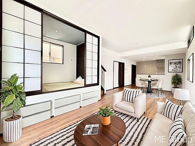 ホッとひと息つける小上がりの和室をリビングに設けました。※家具はCGです