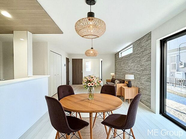 落ち着いた雰囲気のＬＤＫは家族みんなの快適空間　※家具はCGです  