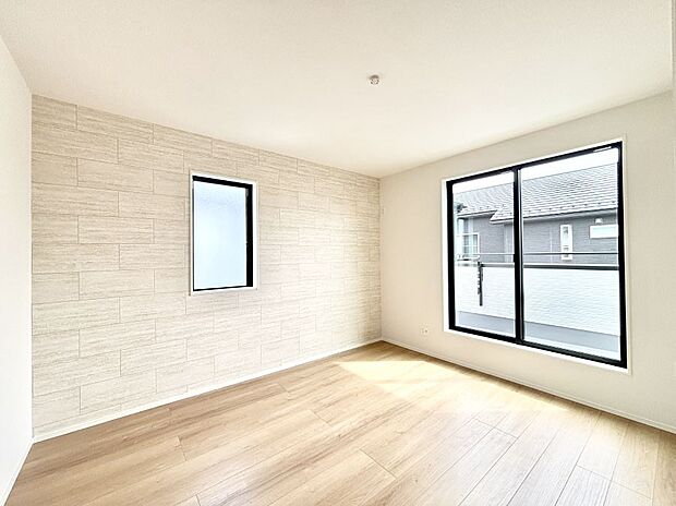 明るいバルコニーサイドに洋室を設置。目覚めの良い寝室に。 