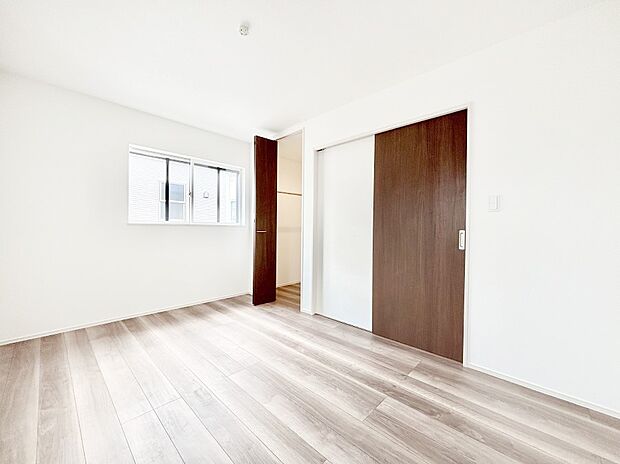 ＷＩＣ（ウォークインクローゼット）があるお部屋！季節ごとの入れ替えも不要で便利です。 