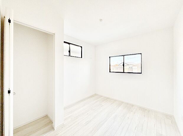 クローゼット付きのお部屋でスッキリとした空間でゆったり寛げます！