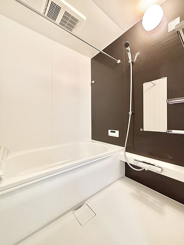 落ち着いた雰囲気でゆっくり寛げるバスルーム